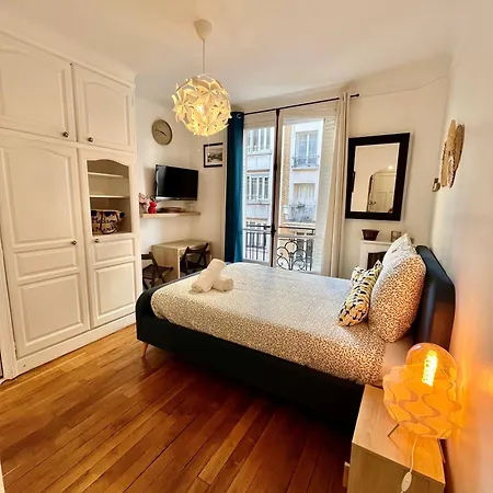 Apartment Cozy 18th Paris